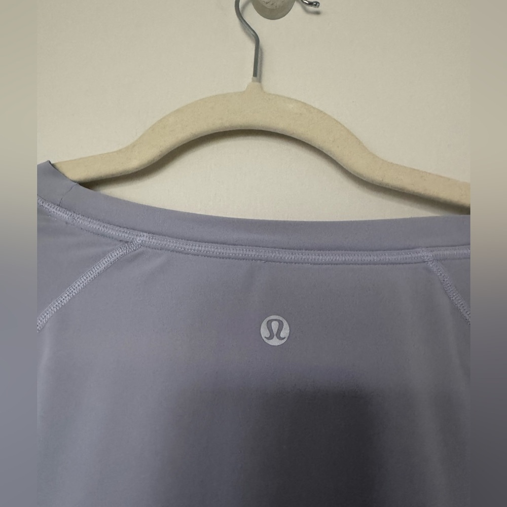 lululemon athletica Lavender Short Sleeve Tee size 6-8 - Picture 7 of 7